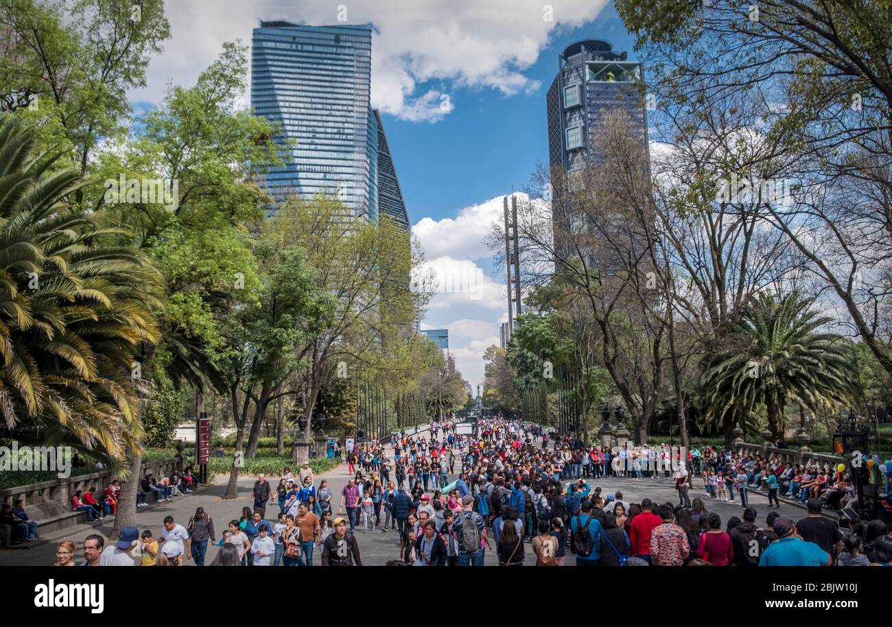 Crowds on Chapultepec Avenue looking towards city near Chapultepec Park, Mexico City, Mexico Stock Photo