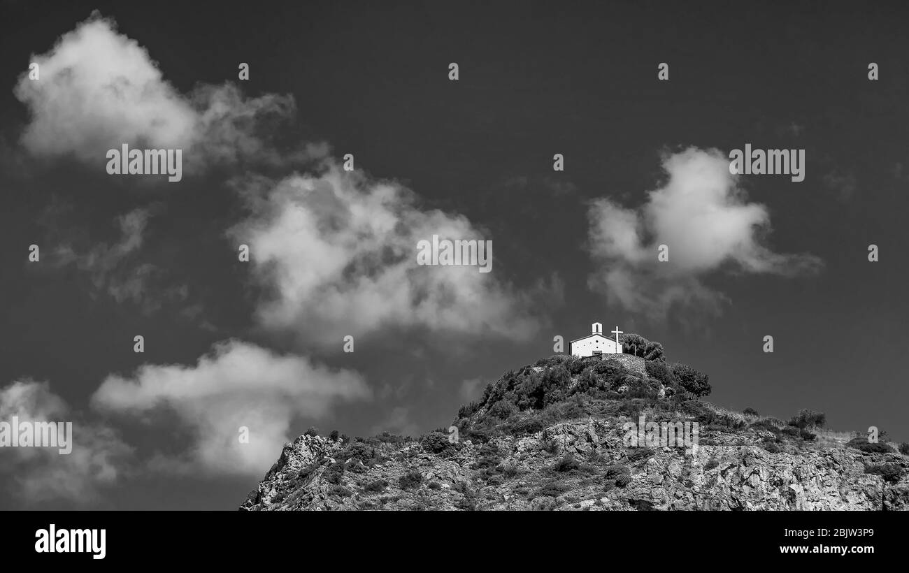 Black and white view of The church of Castellare on the hill above the village of San Giovanni alla Vena, Vicopisano, Pisa, Italy, before it was destr Stock Photo