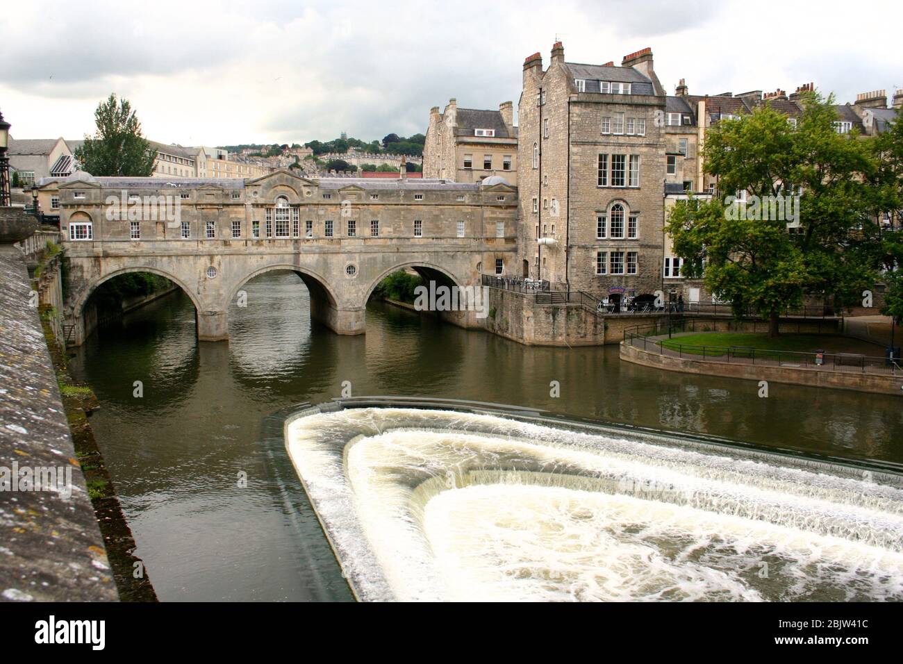 Pulteney Bridge over the Avon river with weir Bath England UK Stock ...