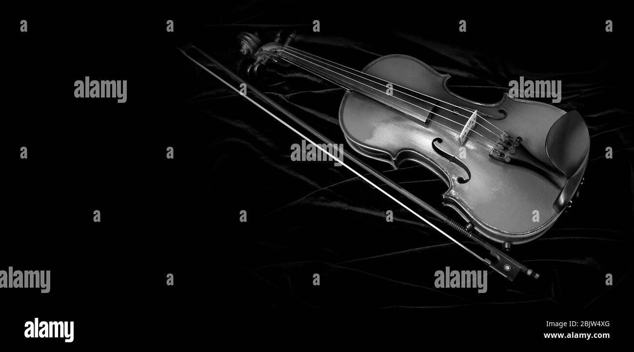 Shiny violin and bow isolated on black velvet background with copy space Stock Photo - Alamy Shiny violin and bow isolated on black velvet background with copy space Stock Photo - Alamy