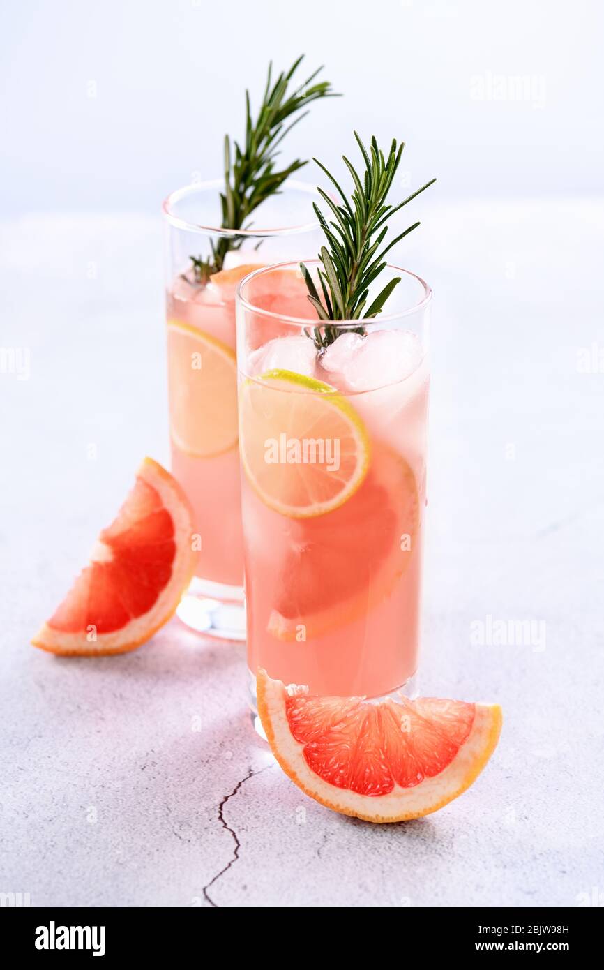 Vodka tonic hires stock photography and images Alamy