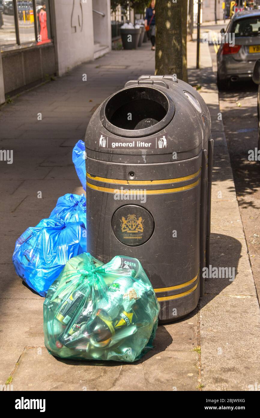 Litter collection bags hires stock photography and images Alamy
