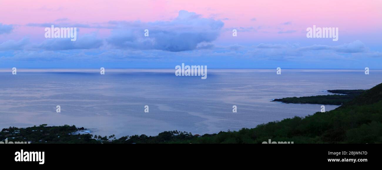 Panorama of dawn sunrise glow over Kealakekua Bay, Hawaii Stock Photo