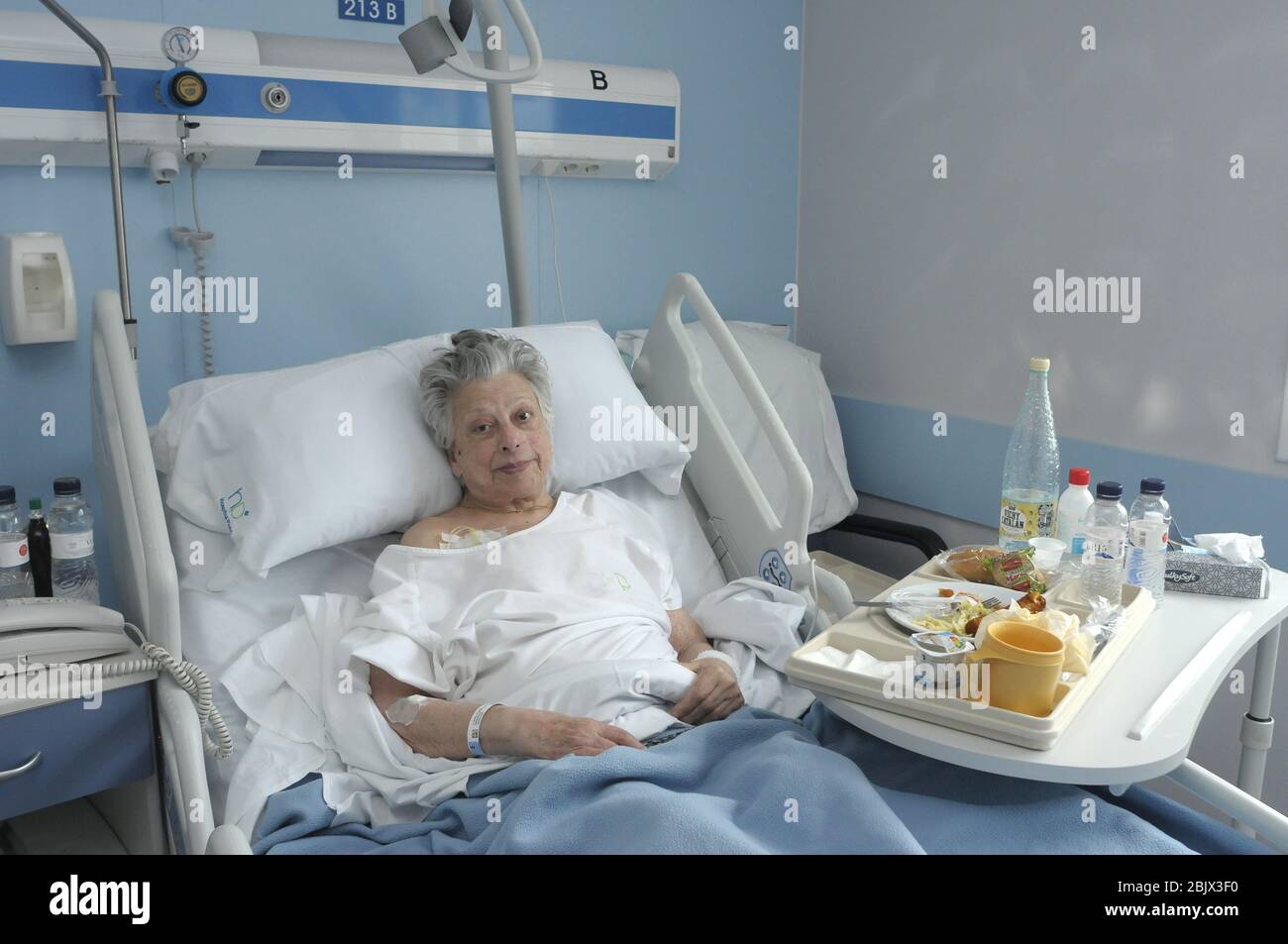 Elderly woman in hospital bed hi-res stock photography and images - Alamy