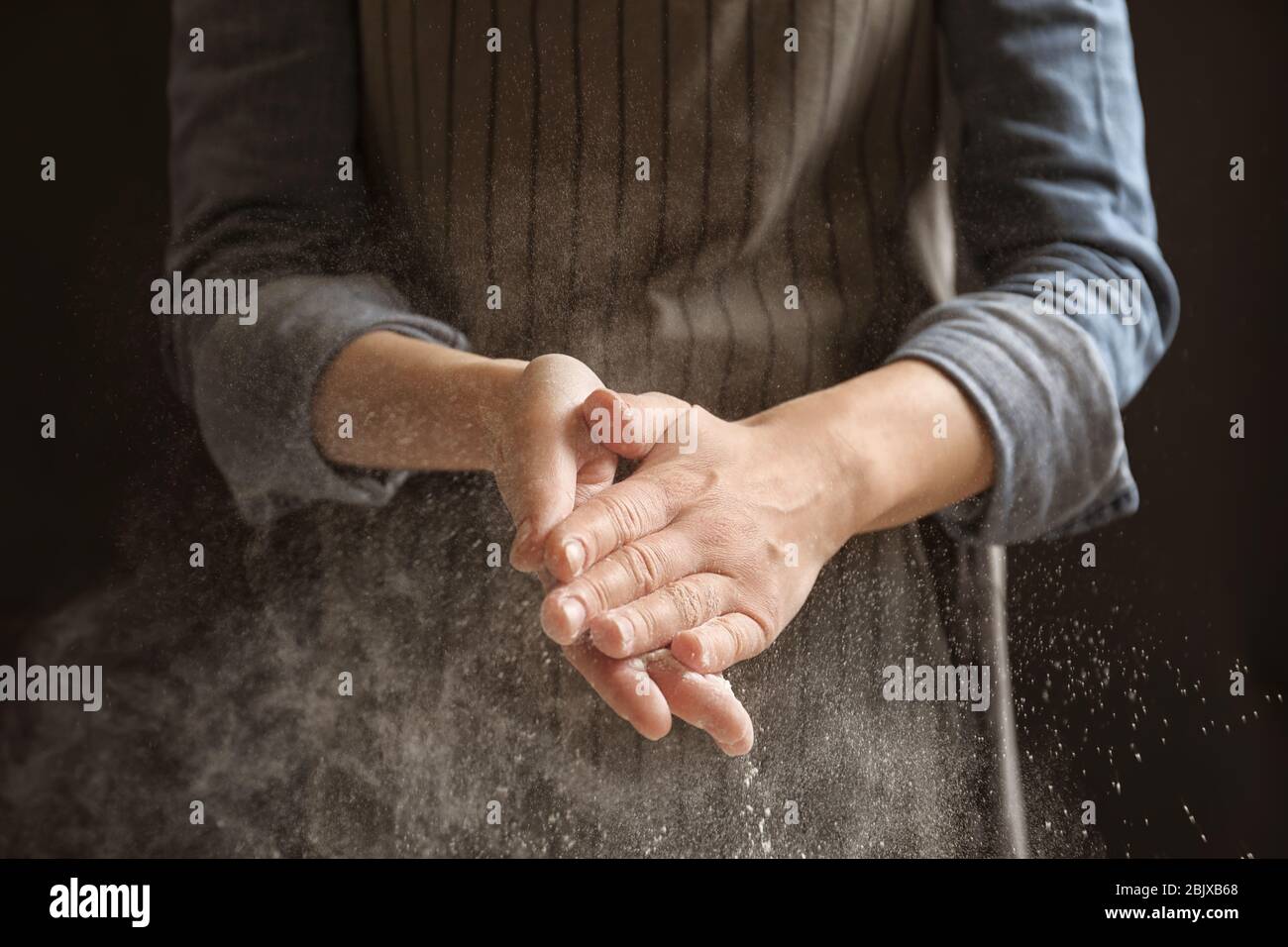 Black female clapping hands hi-res stock photography and images - Alamy