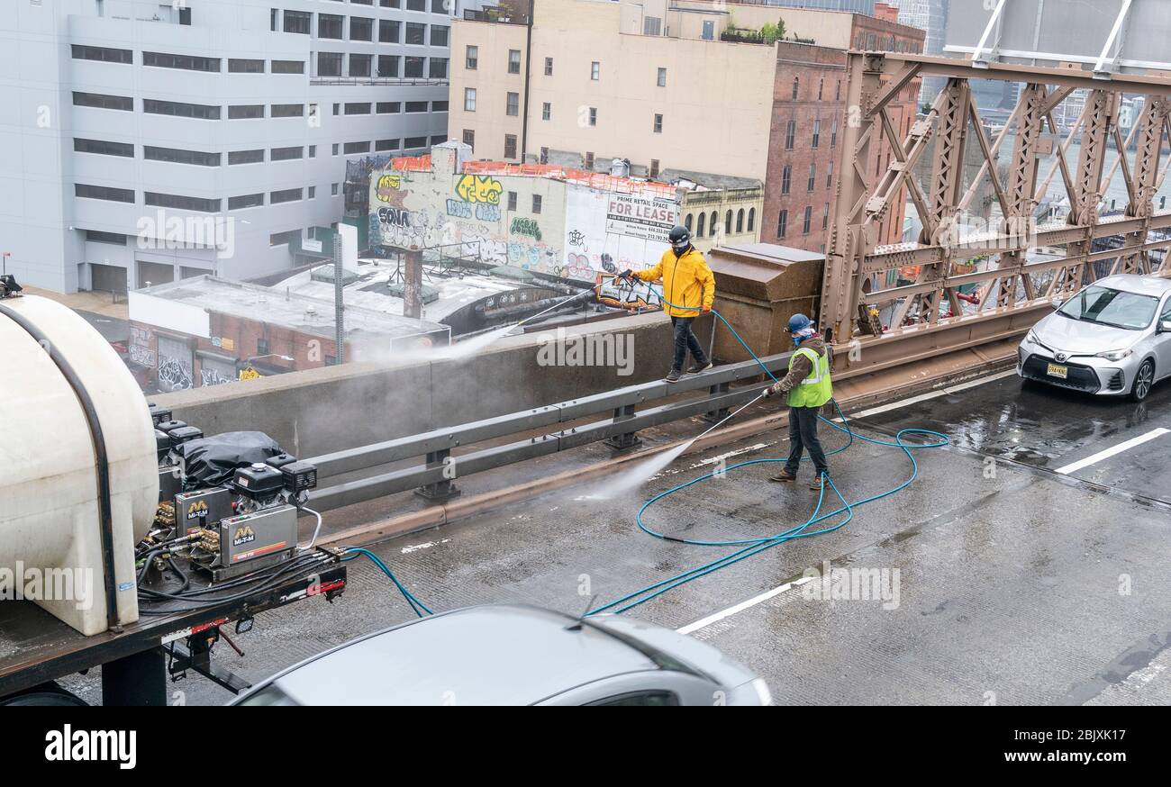 Rainy day brooklyn bridge hi-res stock photography and images - Alamy