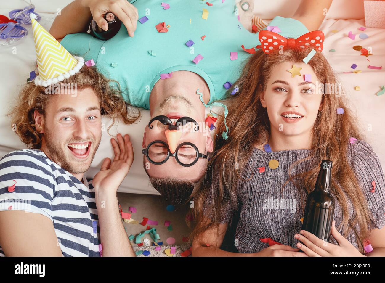 Drunk home party. Как собираются на вечеринку после 30