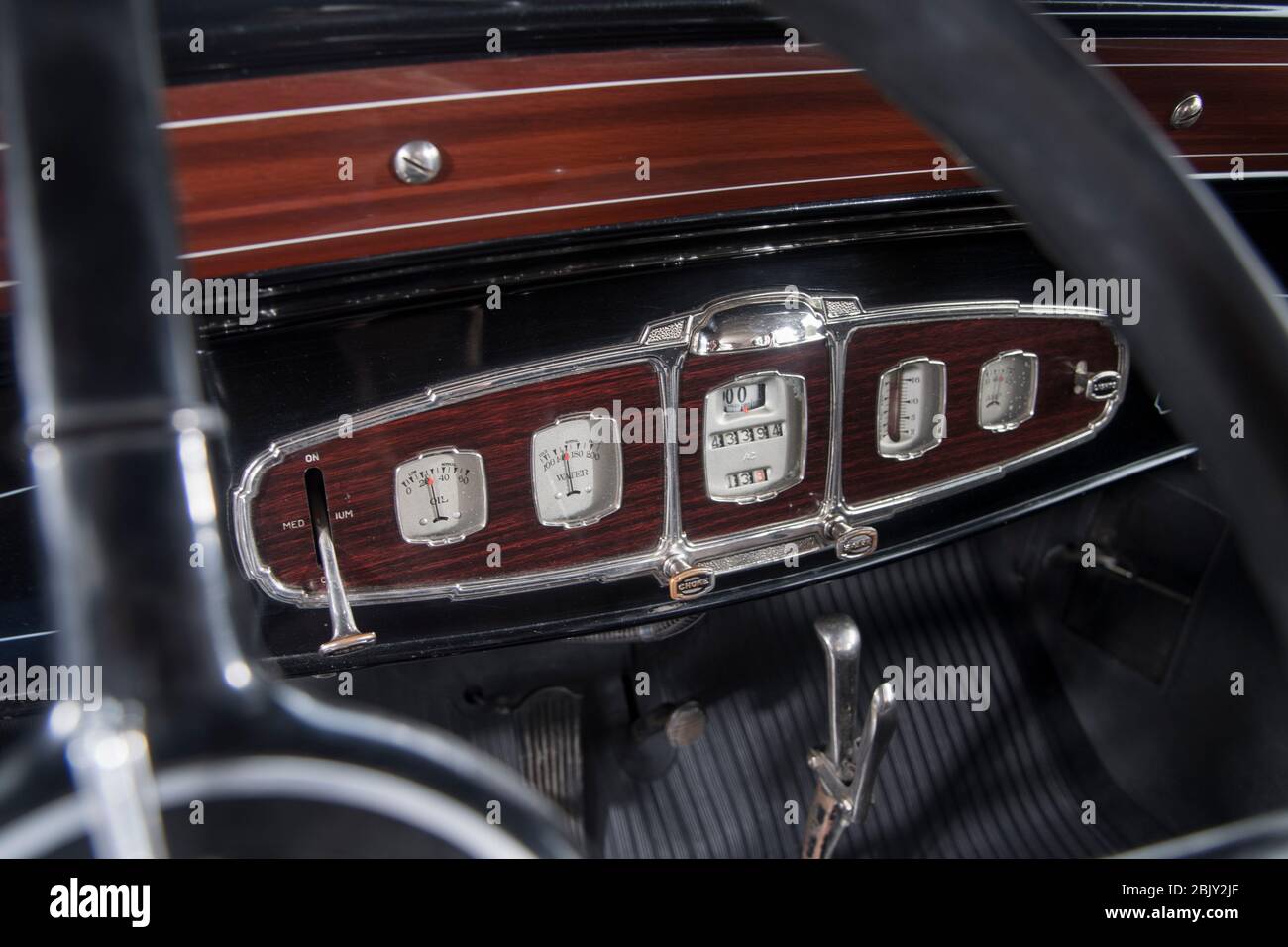 dashboard dials of a 1931 Buick car Stock Photo