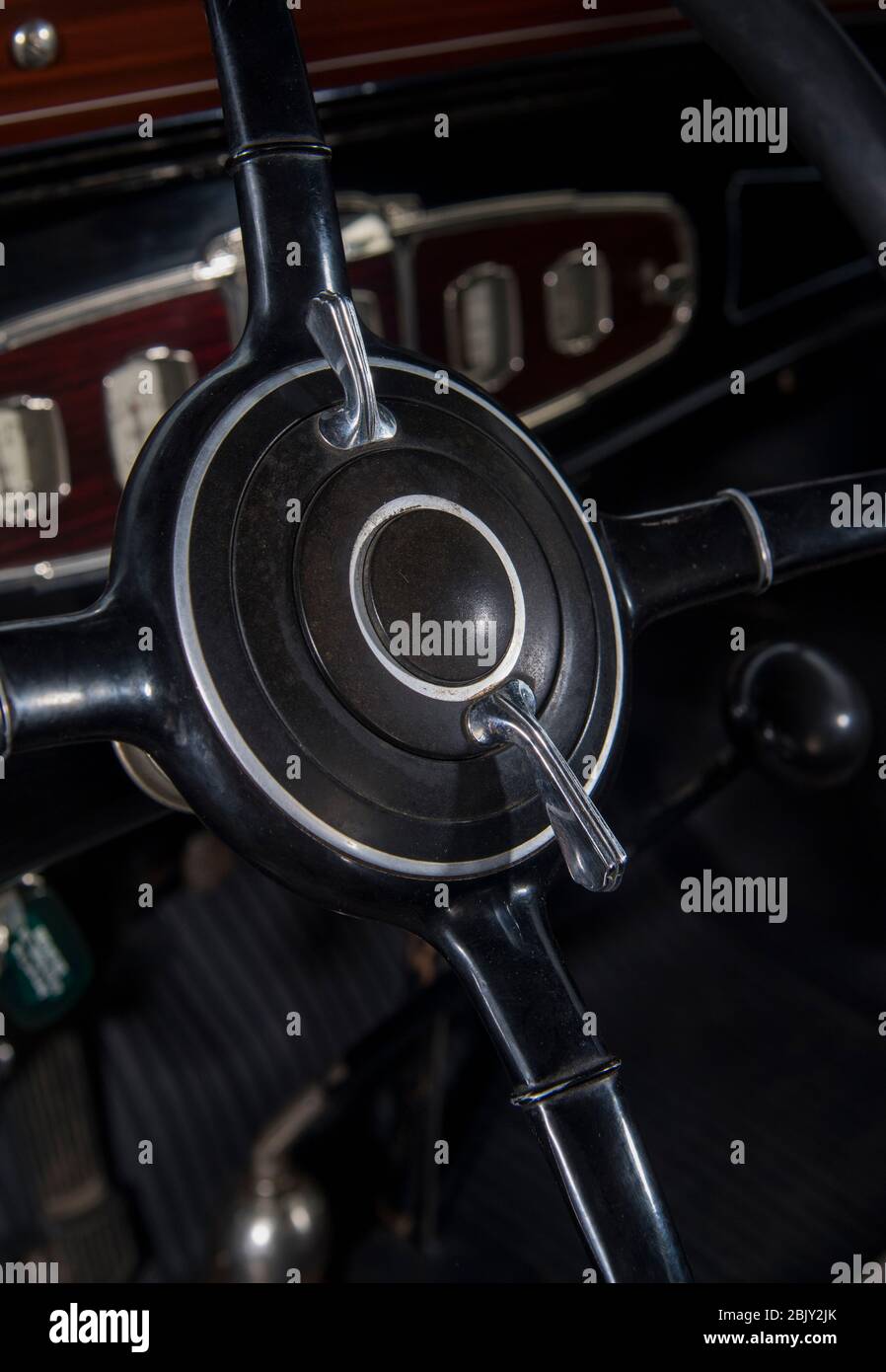 Hand throttle on the steering wheel of a 1931 Buick car Stock Photo