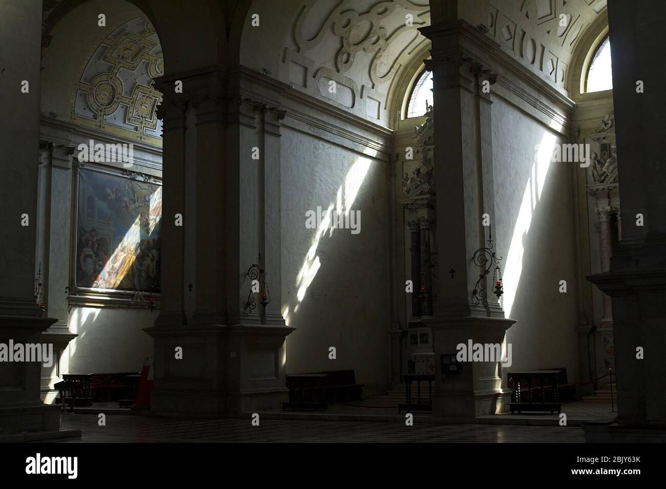 Padova. Padwa, Włochy. Bazylika św. Justyny. Padua, Abbey of Santa Giustina - interior. 帕多瓦。教堂 Light reflections on the wall. Lichtreflexionen. Stock Photo