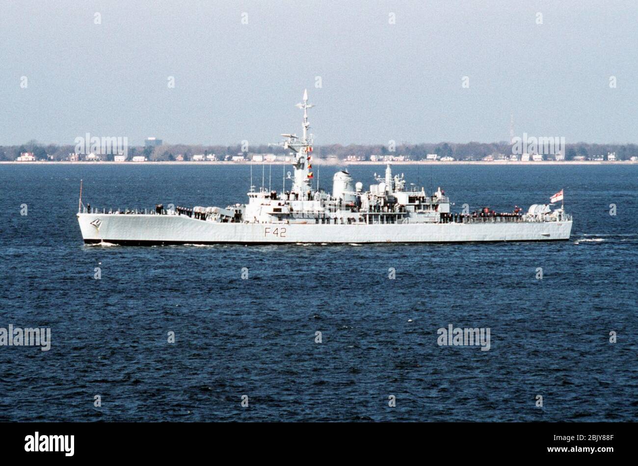 HMS Phoebe (F42) entering Hampton Roads 1990 Stock Photo Alamy