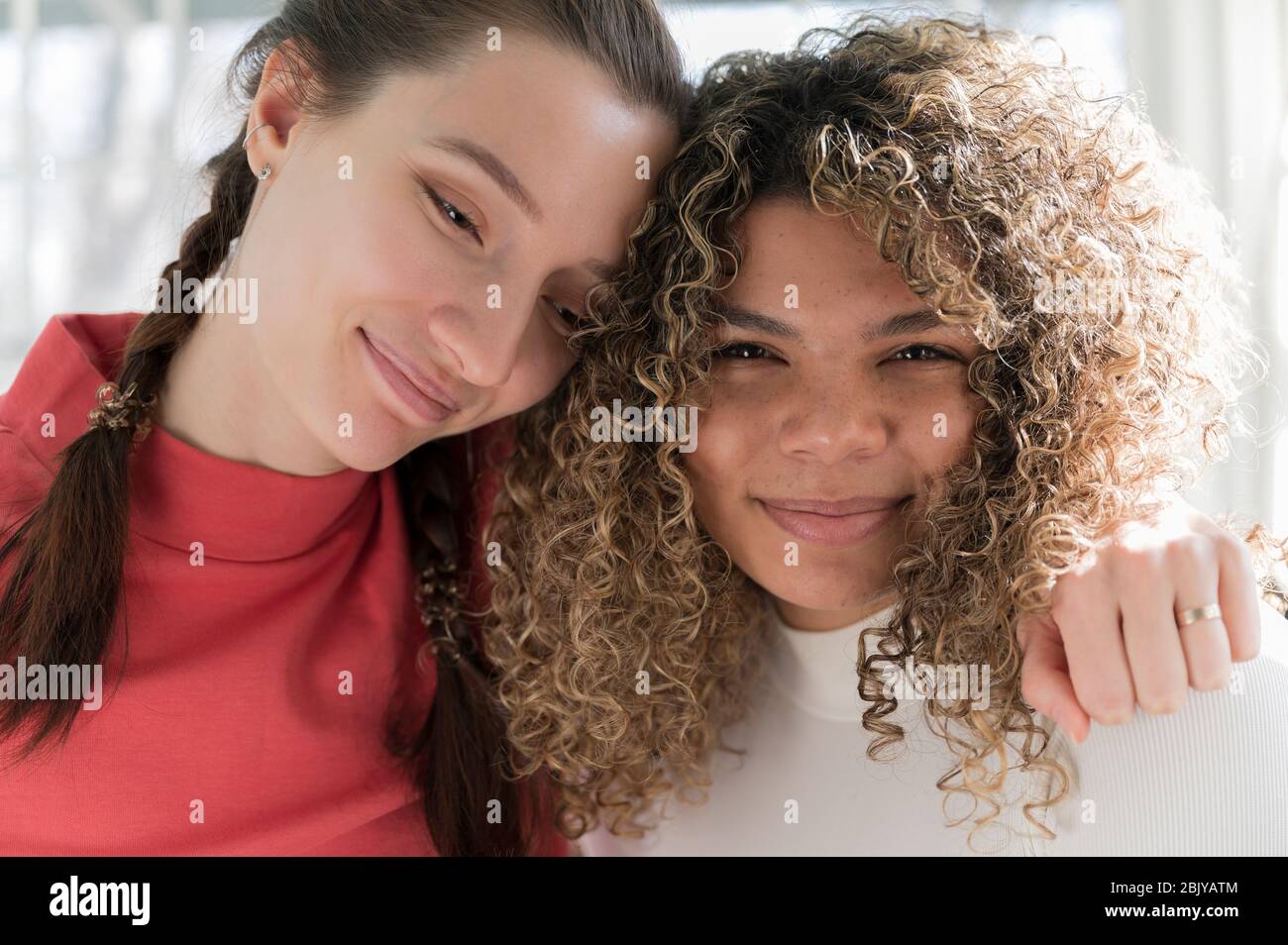 Mixed race friendship hi-res stock photography and images - Alamy