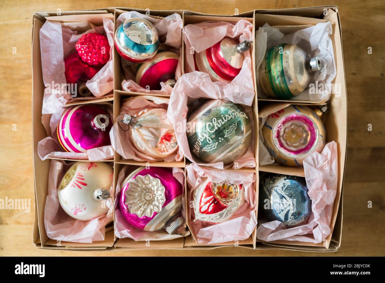 Vintage christmas ornaments hi-res stock photography and images - Alamy