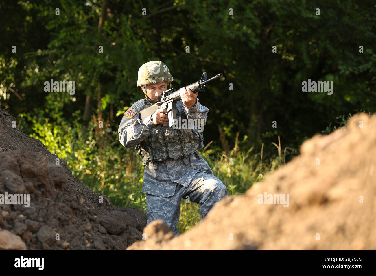 American soldier taking aim hi-res stock photography and images - Alamy