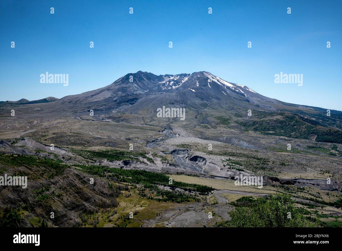 Landscape photo of the Mt. St Helens, located in the state of