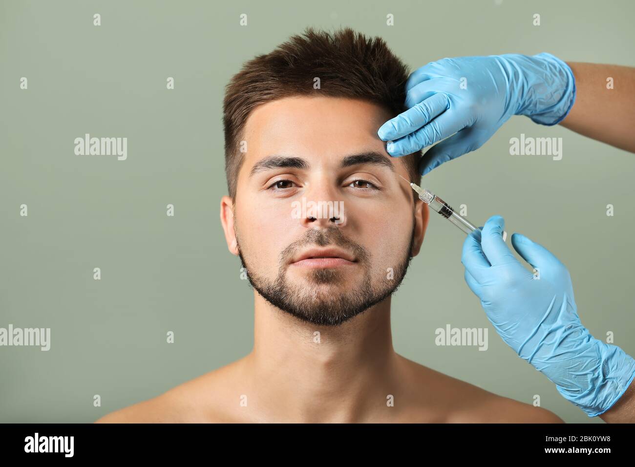 Man receiving an injection hi-res stock photography and images - Alamy