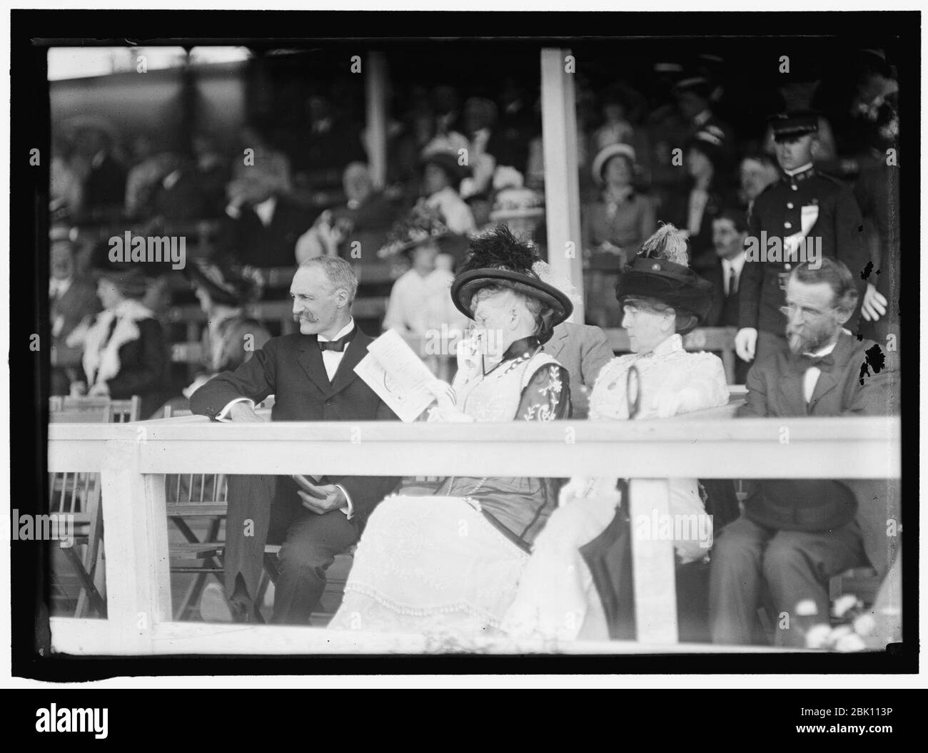 HORSE SHOWS. GIFFORD PINCHOT; MRS. CHARLES BOUGHTON WOOD Stock Photo