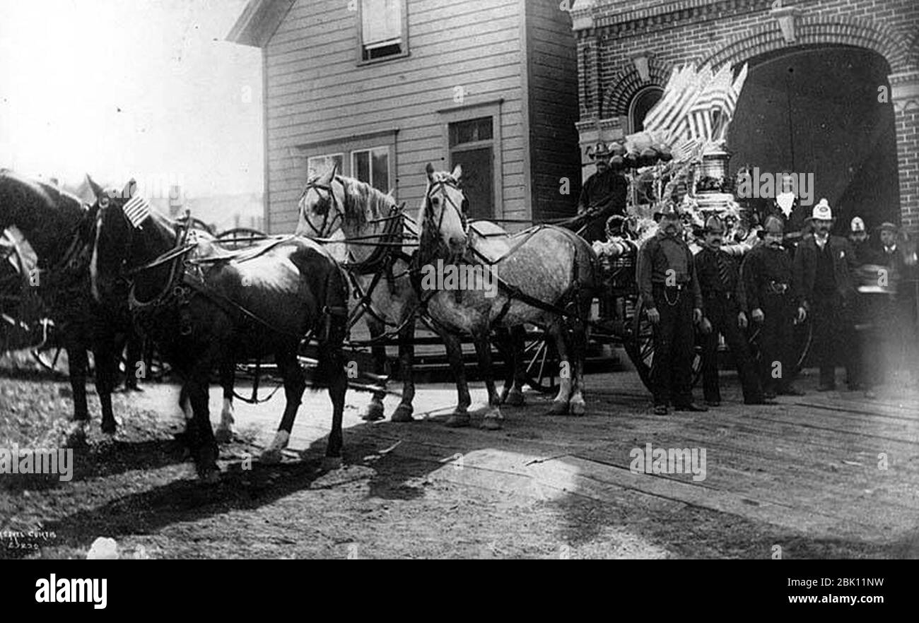Horse-drawn steam pumping engine Seattle Fire Department 2nd Ave between Cherry St and Columbia St (CURTIS 321). Stock Photo