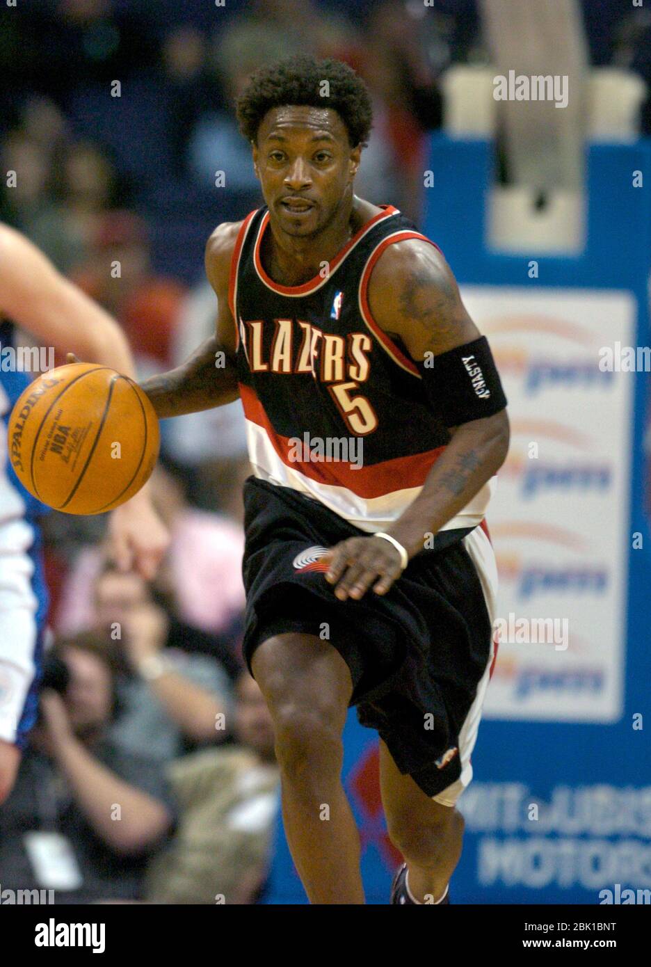 Los Angeles Clippers' Jeff McInnis (5) celebrates his game-winning basket  at the buzzer as Phoenix Suns' Stephon Marbury, right, watches Friday,  March 29, 2002, in Phoenix. The Clippers won 96-94. (AP Photo/Matt