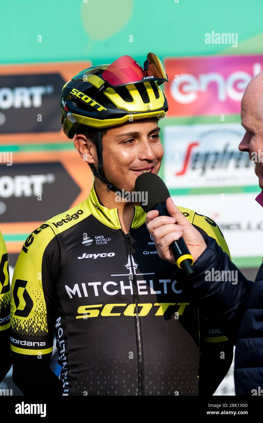 esteban chaves (col) (mitchelton-scott) with speaker of the 'il lombardia' during Giro di Lombardia 2019, , bergamo-como, Italy, 12 Oct 2019 Stock Photo