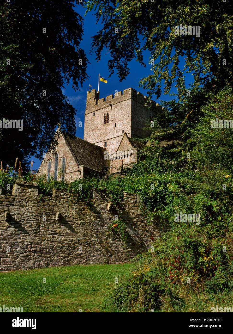 View NW of the Close wall, crossing tower & S transept of the Cathedral Church of St John the Evangelist, Brecon, Powys, Wales, UK. Stock Photo