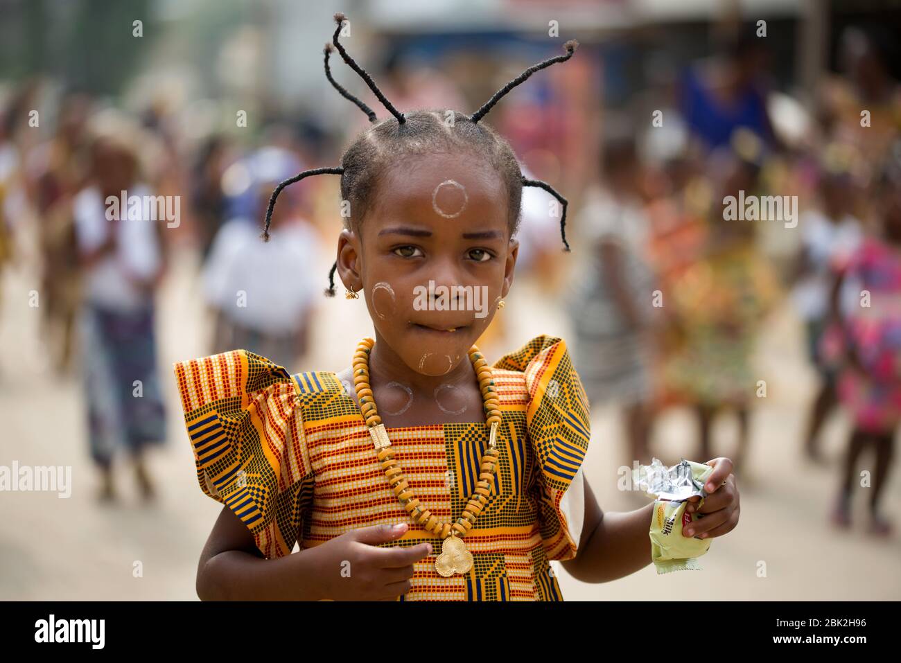 Abidjan, Ivory Coast- February 13, 2018: Portrait of an unidentified girl  in a dress made of loincloth and pigtails in animal horns, wearing a  necklac Stock Photo - Alamy