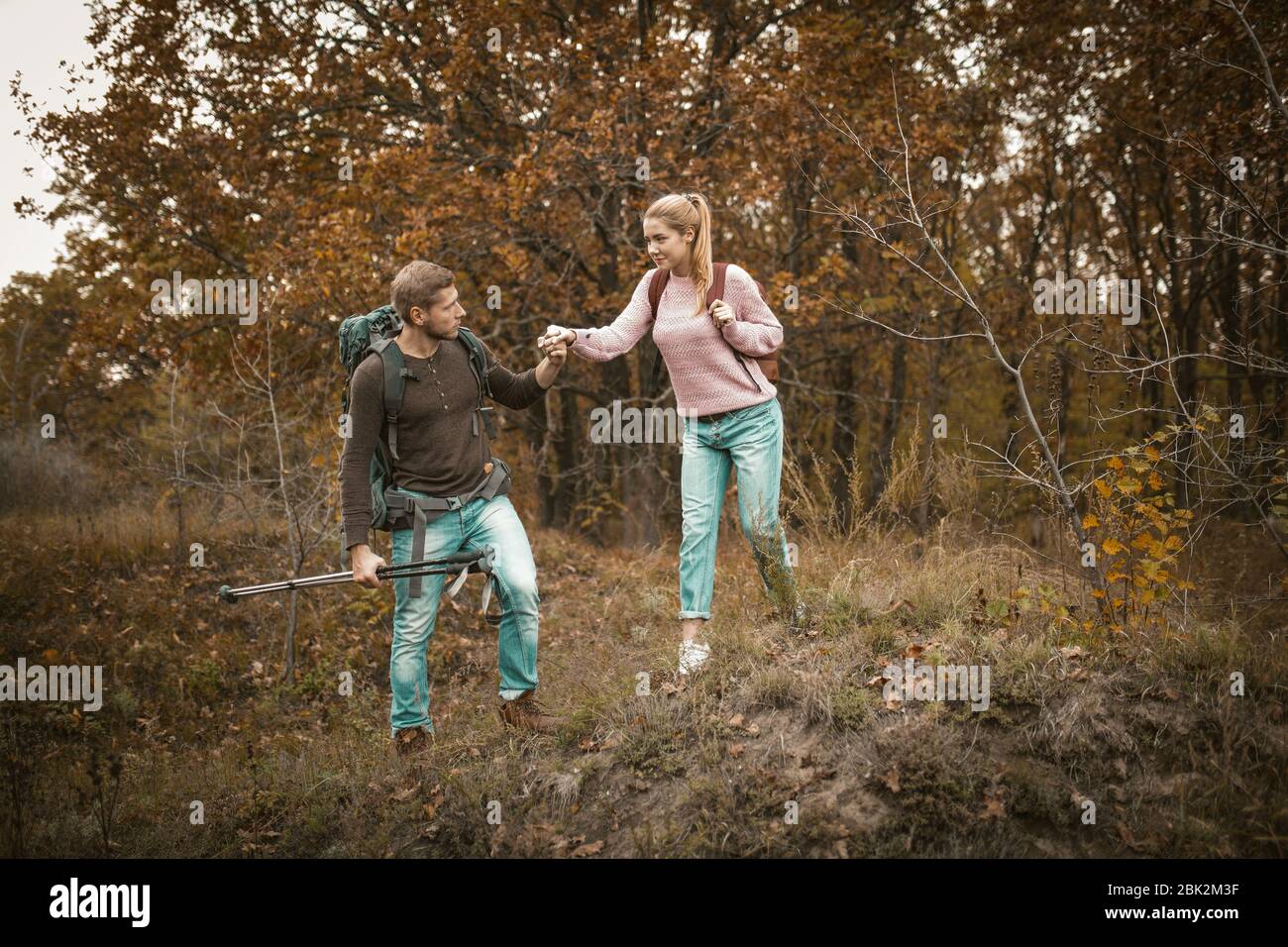 Man woman men women hiking hi-res stock photography and images - Alamy