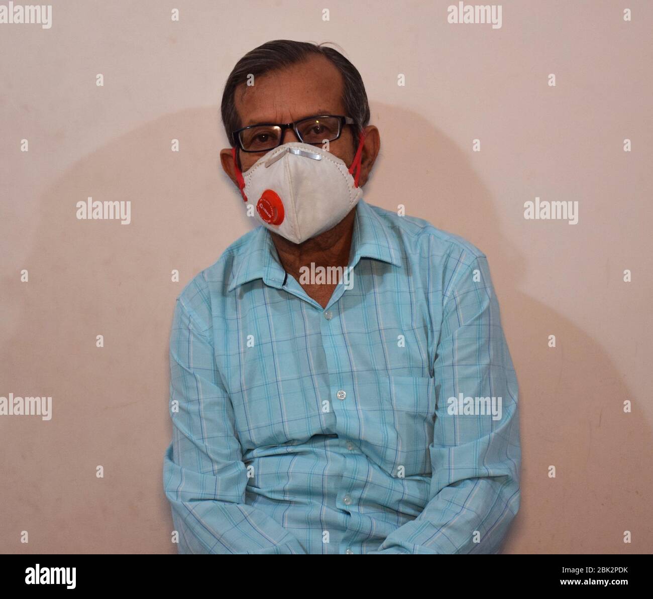 Wearing n95 mask hi-res stock photography and images - Alamy