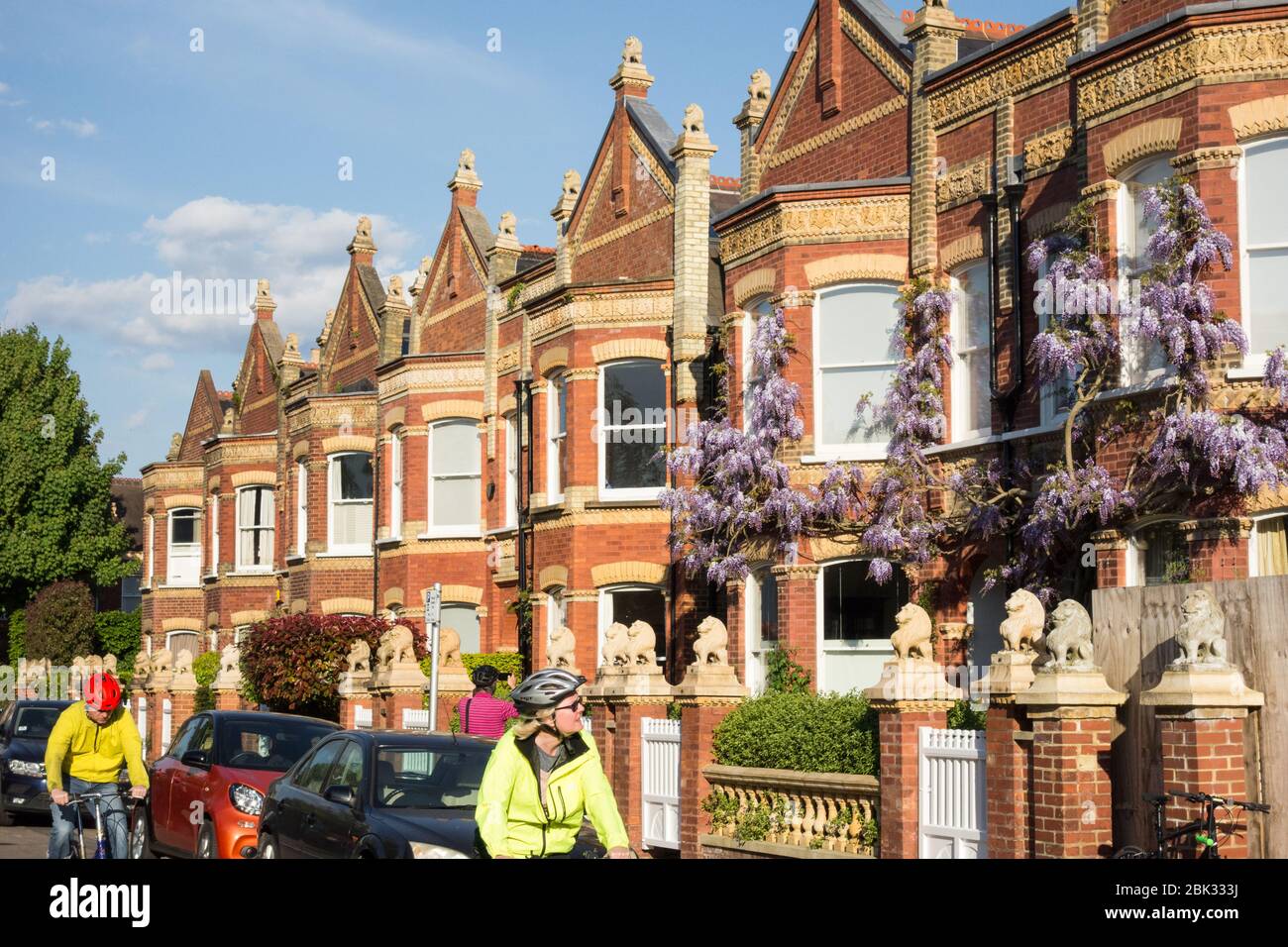 Lion statues on the gables and gateposts of Wisteria clad Lion Houses in Barnes, London, SW13, UK Stock Photo
