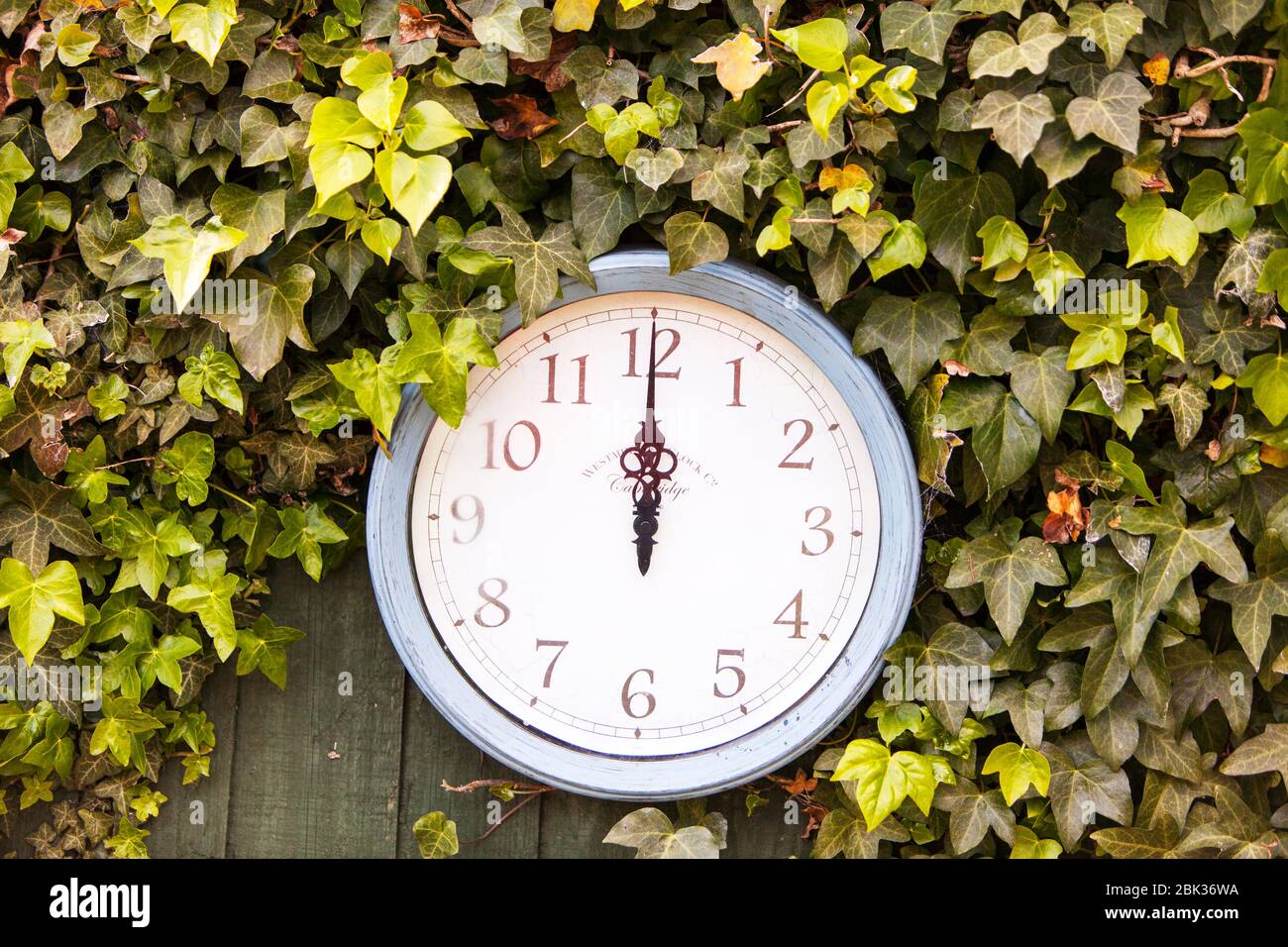 12 pm hi-res stock photography and images - Alamy