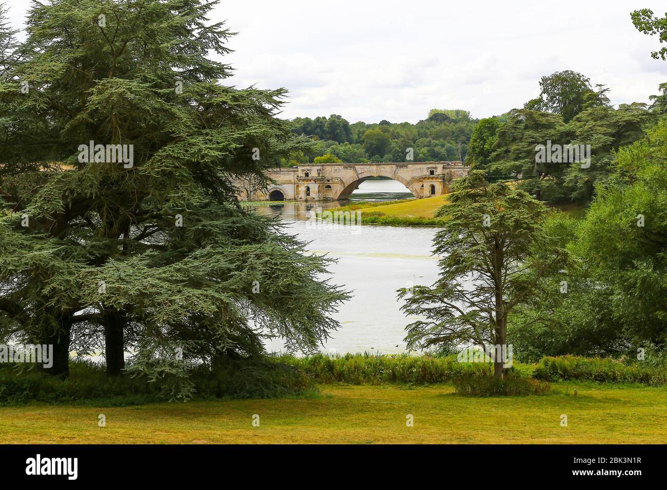The Grand Bridge by Vanbrugh in the Great Lake designed by Capability Brown in Blenheim Park  at Blenheim Palace, Woodstock, Oxfordshire, England, UK Stock Photo