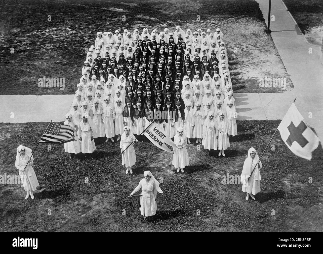 Junior Red Cross forming Red Cross, Gulf Division, Wright High School, New Orleans, Louisiana, USA, American National Red Cross Photograph Collection, September 1918 Stock Photo