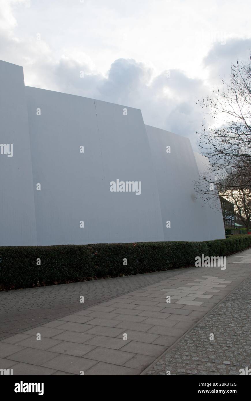 Curved White Sails Fins Modern Architecture of Hammersmith Surgery, 1