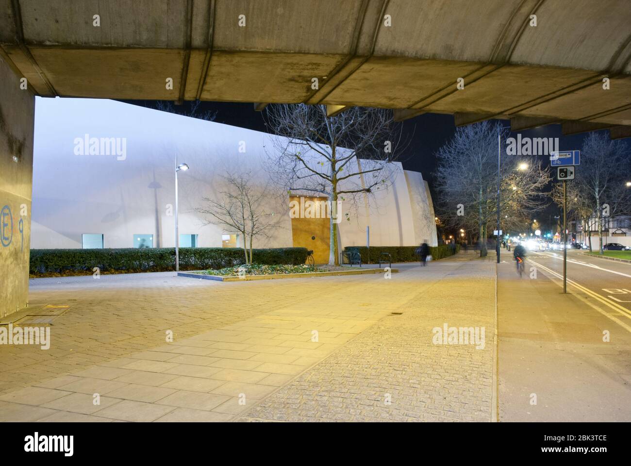 Curved White Sails Fins Modern Architecture of Hammersmith Surgery, 1