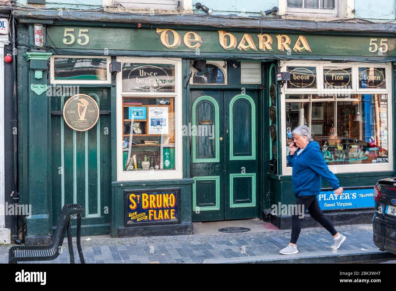 Clonakilty, West Cork, Ireland. 1st May, 2020. A woman walks past the famous Clonakilty music pub, De Barra's.   The Irish Government has said pubs could be the last businesses to re-open after the Covid-19 pandemic due to social distancing concerns. Credit: AG News/Alamy Live News Stock Photo