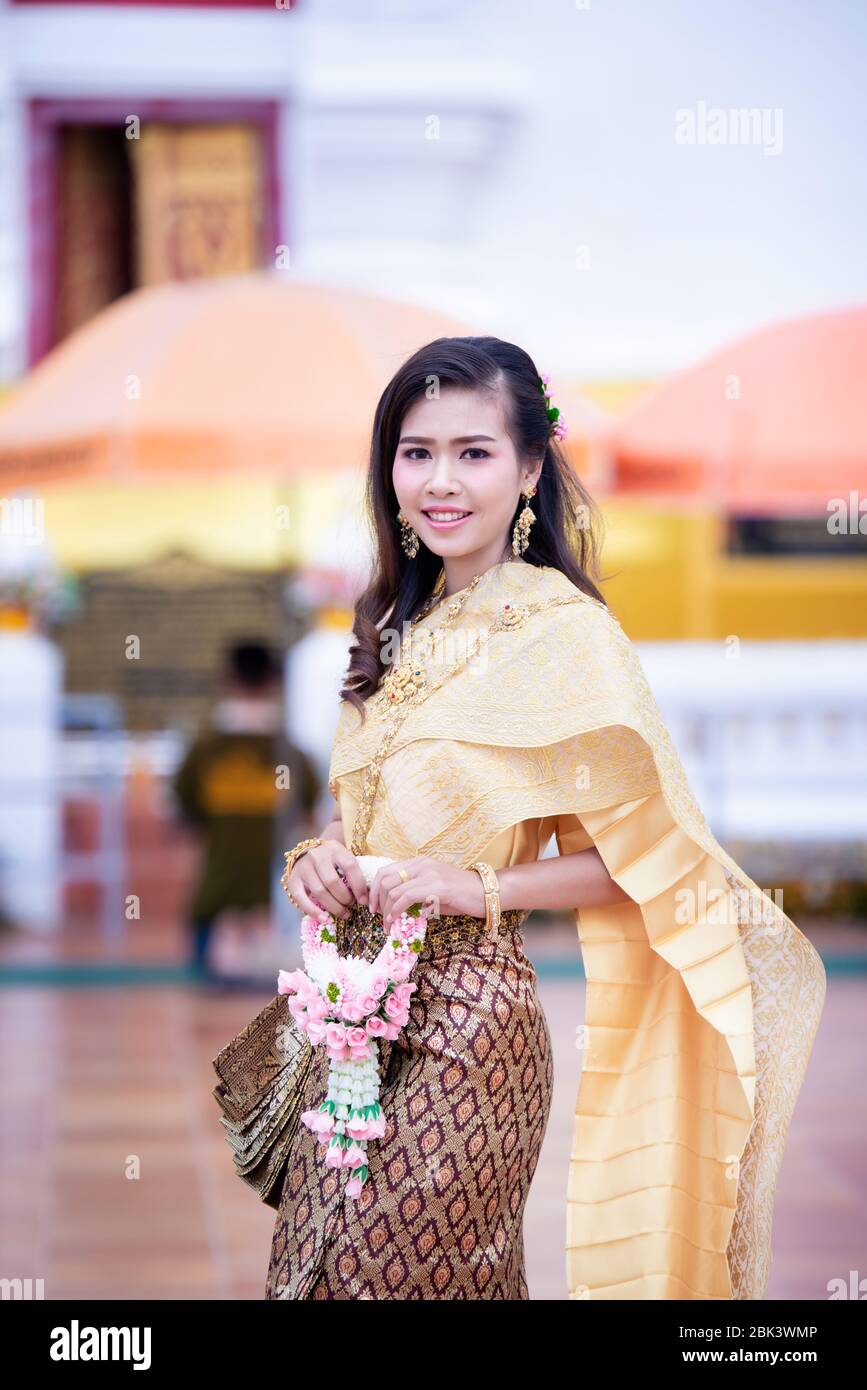 Young thai women wearing costume hi-res stock photography and images ...