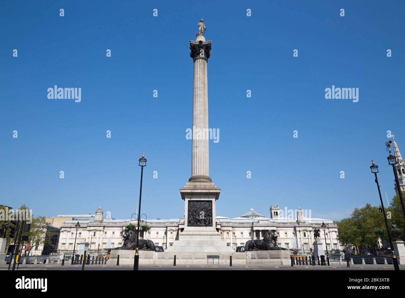 nelsons-column-and-trafalgar-square-with-the-national-gallery-in-the