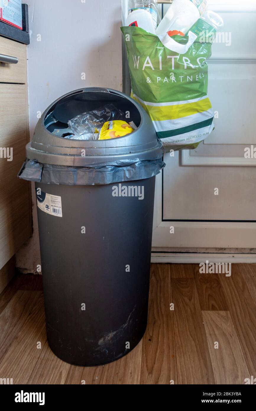 Garbage bin kitchen hi-res stock photography and images - Alamy