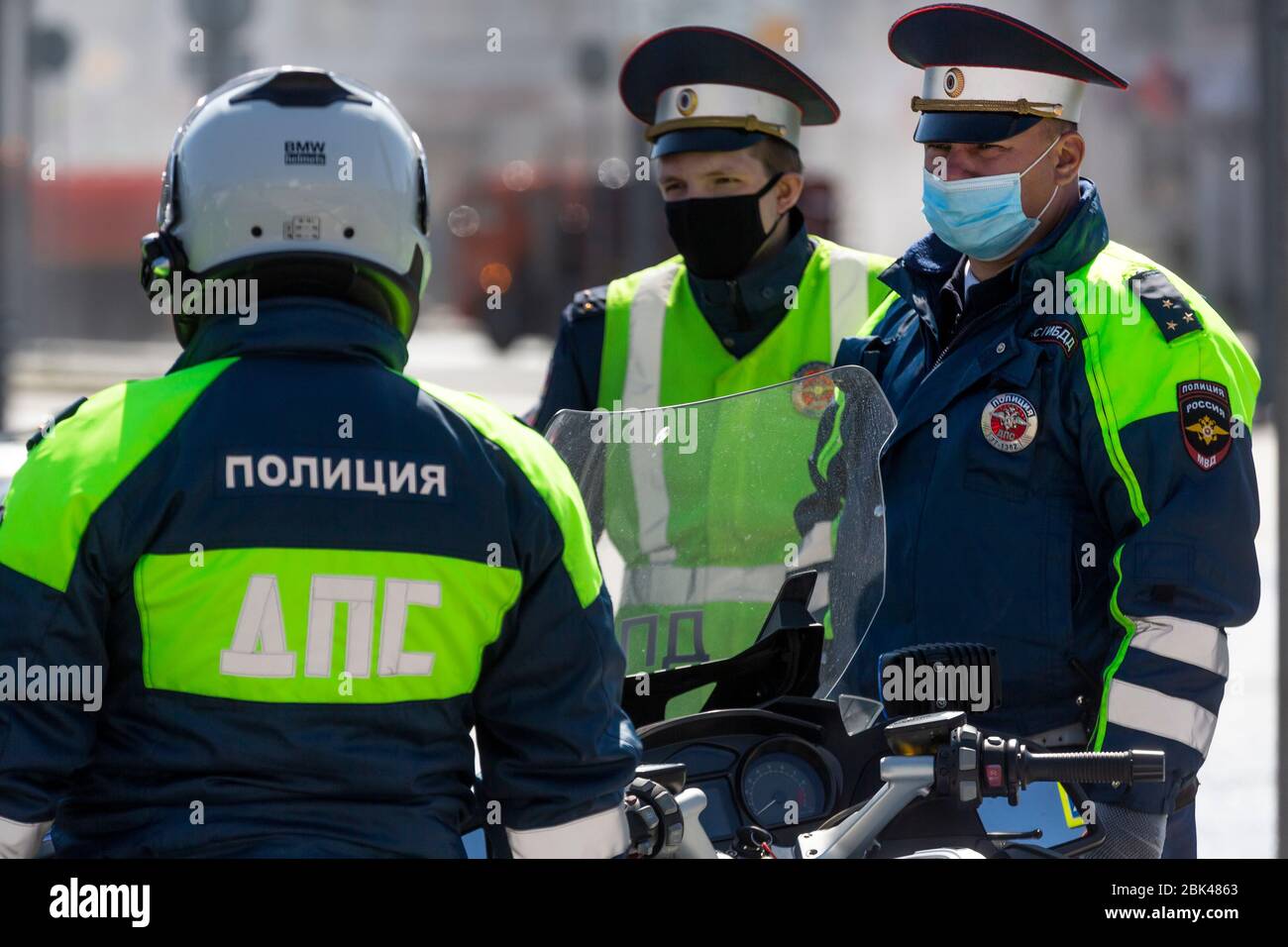 Moscow, Russia. 1st of May, 2020. Traffic police officers inspect cars on the central street of Moscow city for the presence of electronic passes for movement around the city of Moscow during the novel coronavirus COVID-19 epidemic in Russia Stock Photo