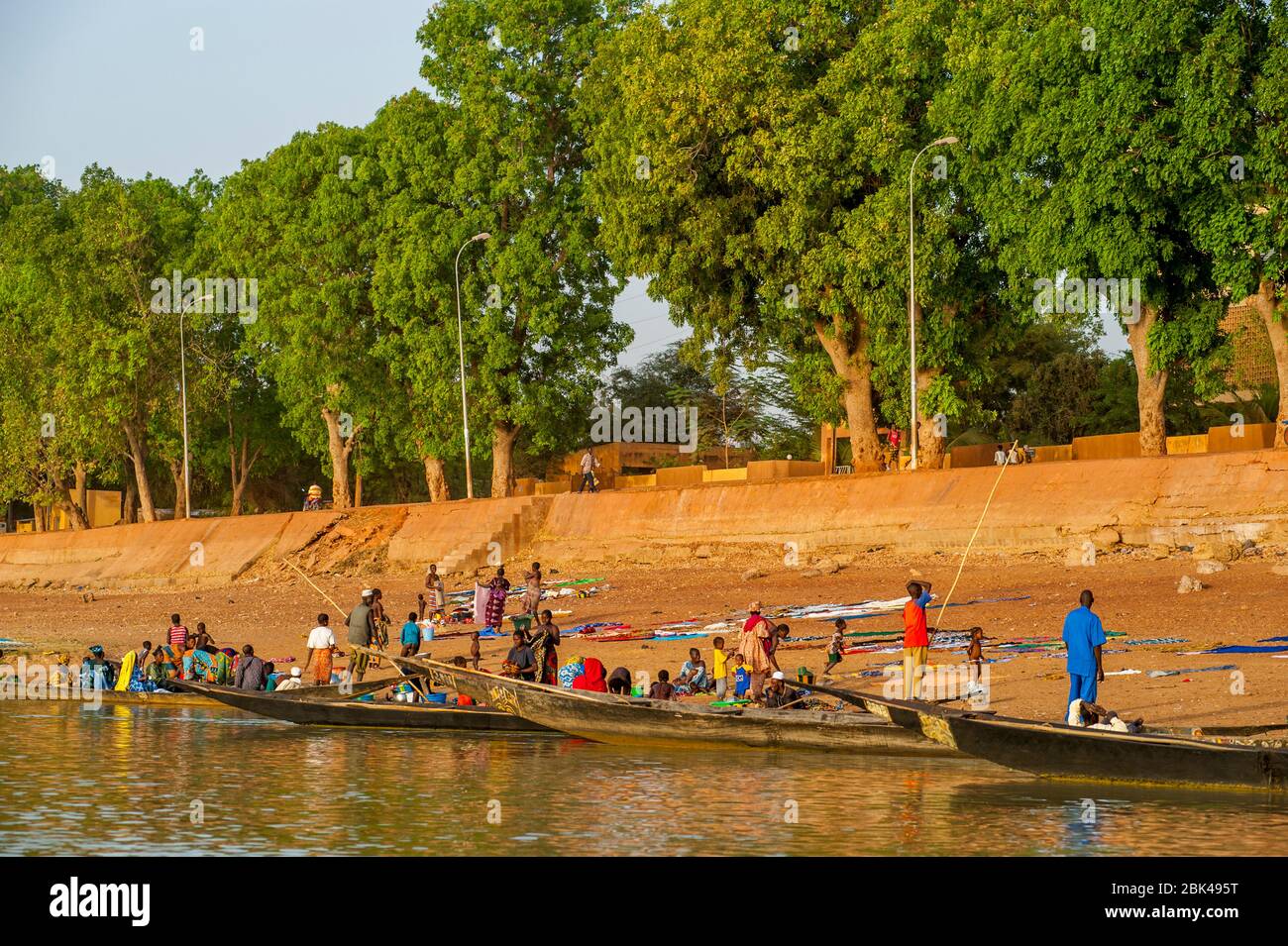 Local people traveling in wooden boats on the Bani River in Mopti in Mali, West Africa. Stock Photo