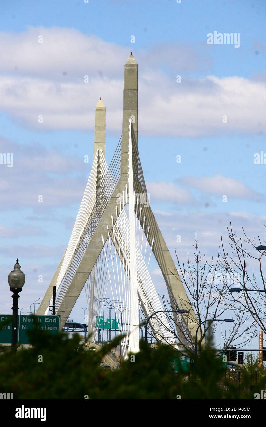 Blick auf eine berühmte Brücke im Zentrum von Boston in den USA Stock Photo