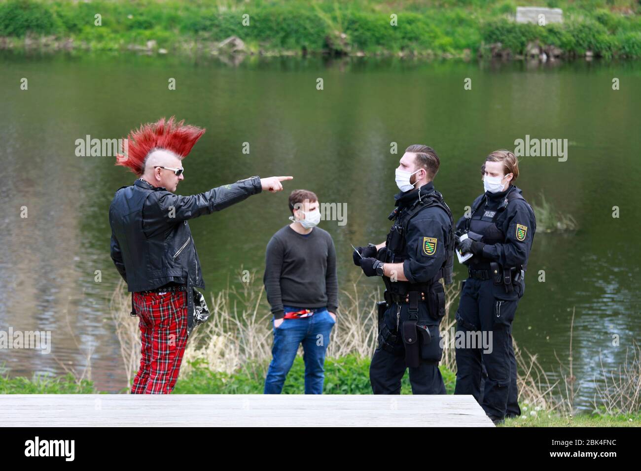 Eine Veranstaltung im Uferpark an der polnischen Grenze zu Zgorzelec wird von der Polizei aufgelöst.Görlitz  01.05.2020 Stock Photo