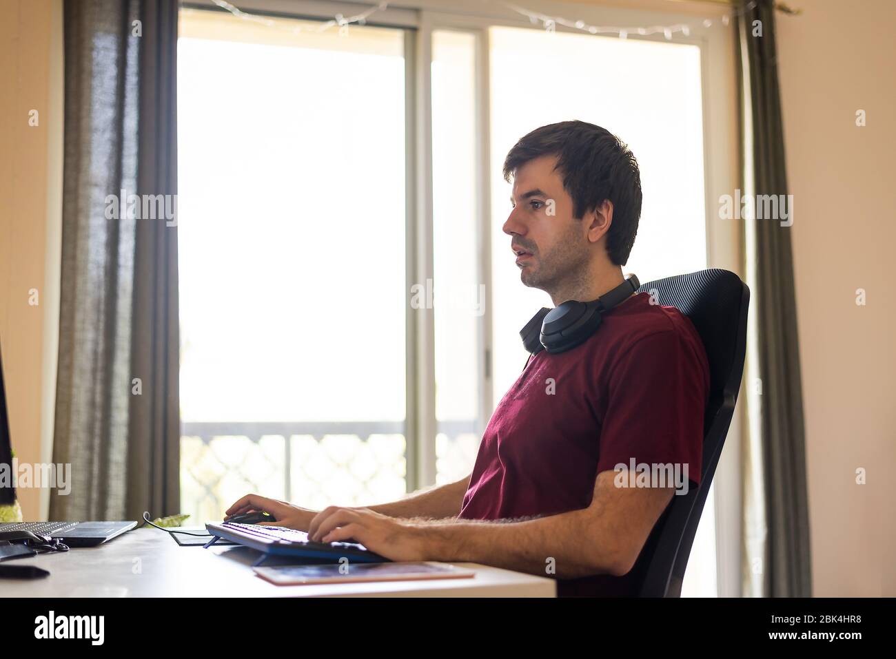 Man programmer working laptop hi-res stock photography and images - Alamy