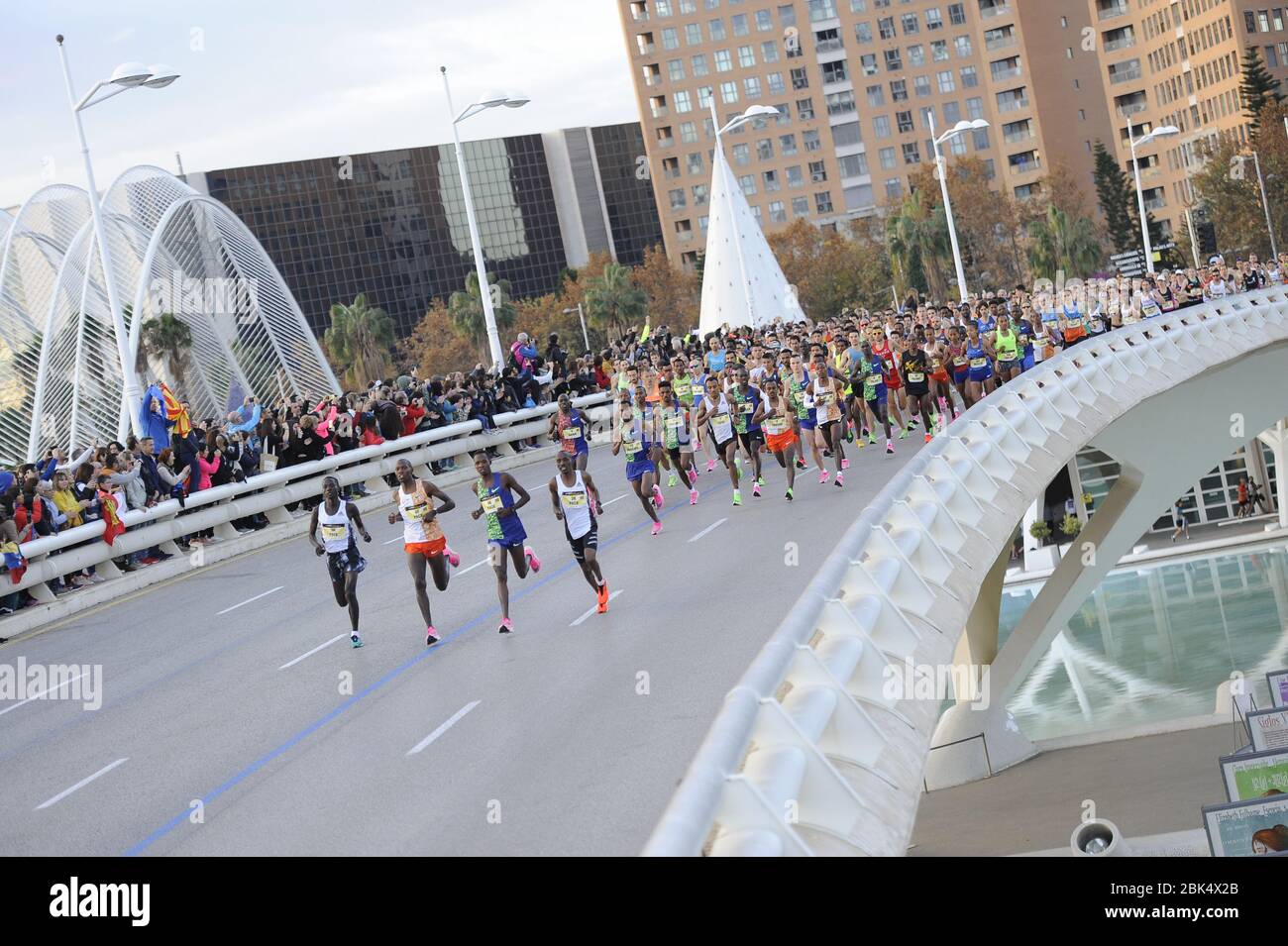 VALENCIA, SPAIN - 1 DECEMBER 2019: Crowd of runners at the start of the  Marathon of Valencia 2019 Stock Photo - Alamy