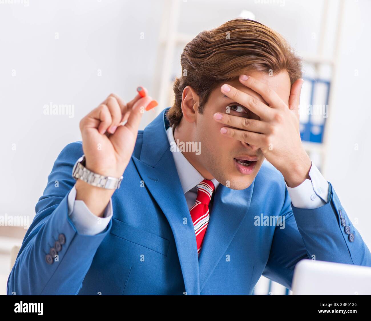Blind dart hires stock photography and images Alamy
