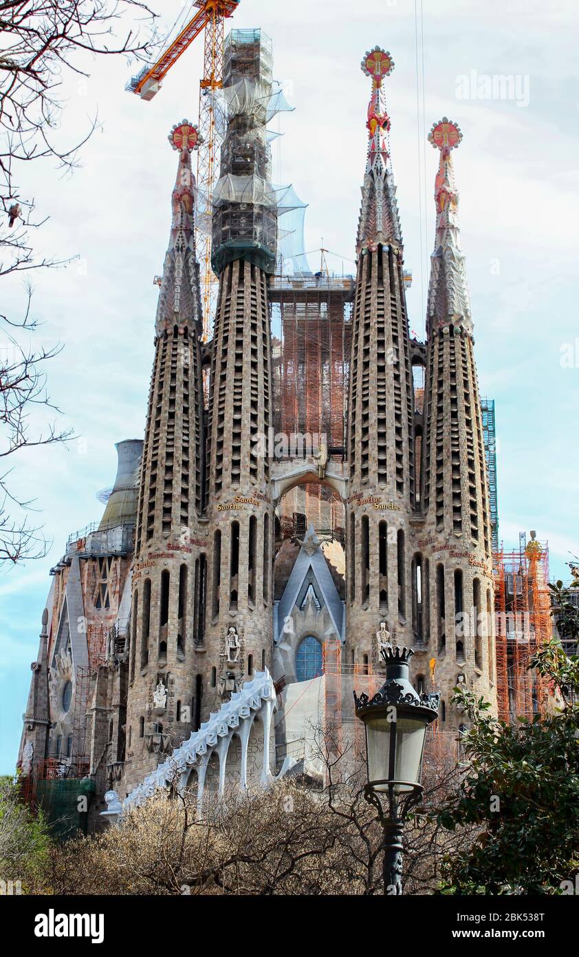 Basílica de la Sagrada Família (Basilica of the Sacred Family) - a famous architecture artwork by Antoni Gaudi in Barcelona. Catalonia, Spain. Stock Photo