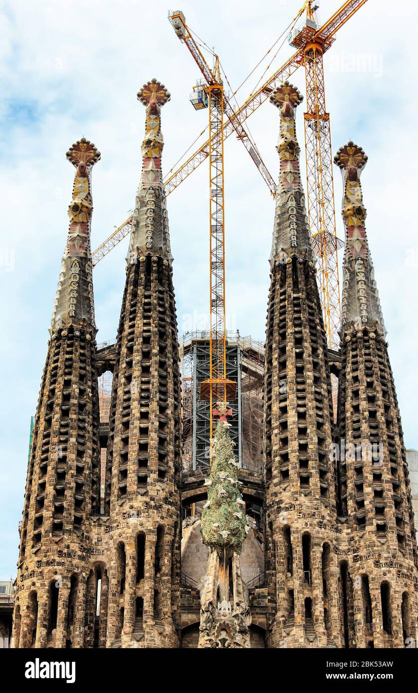 Basílica de la Sagrada Família (Basilica of the Sacred Family) - a famous architecture artwork by Antoni Gaudi in Barcelona. Catalonia, Spain. Stock Photo