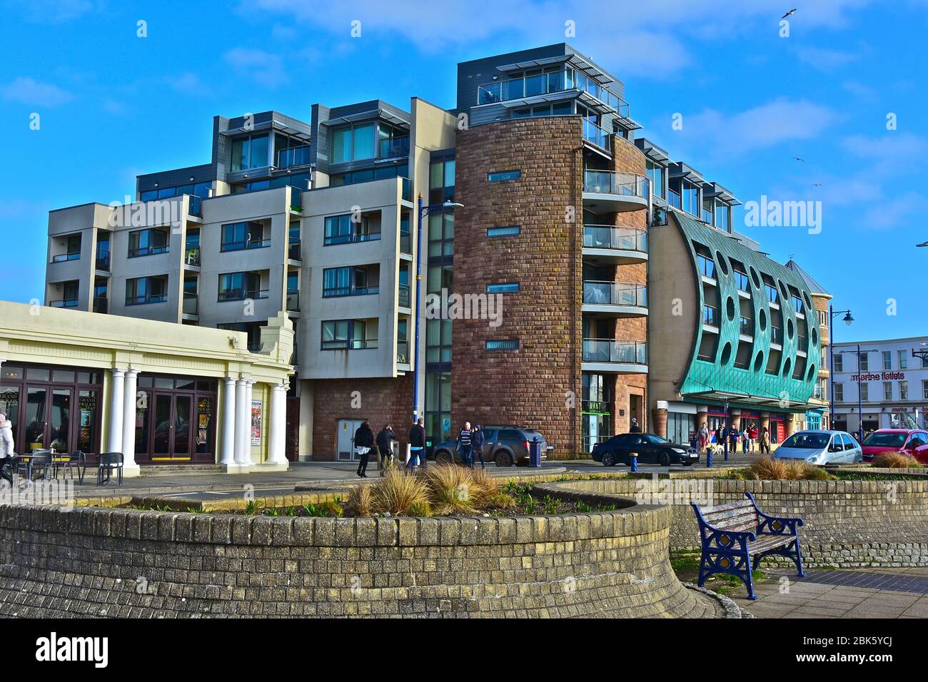 Modern flats, Porthcawl esplanade.This building replaced the old Esplanade Hotel,one of the town's foremost hotels.The Art Deco era pavilion on left. Stock Photo