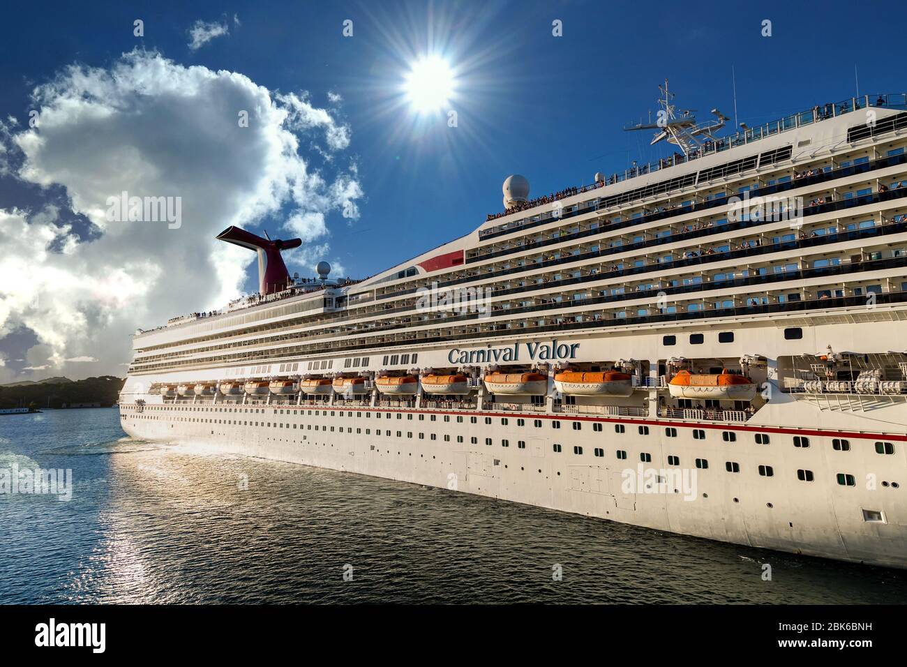 Carnival cruise ship paradise hi-res stock photography and images - Alamy