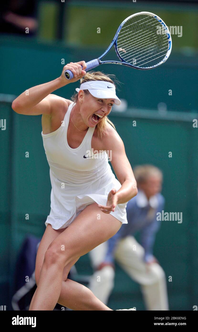 Wimbledon Tennis Championships 2014, Wimbledon London. Women's Q/F: Maria Sharapova (RUS) in action against Angelique Kerber(GER). Stock Photo